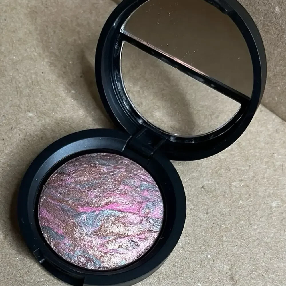 Laura Geller new without
